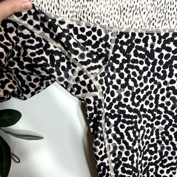 Lululemon Wunder Under Crop - Picture 2 of 5